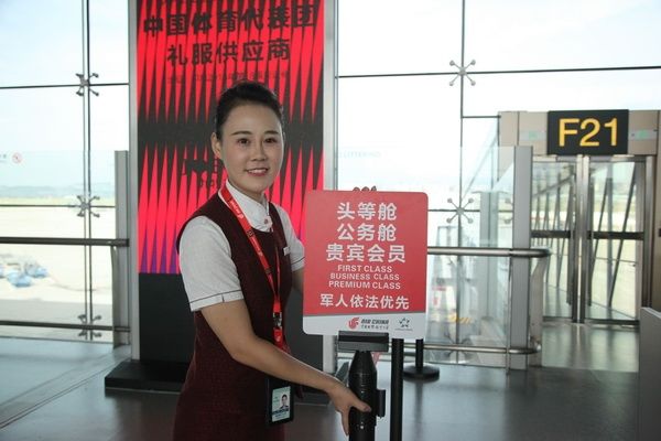 王怡：用心、用情、用愛工作的國航重慶地服人